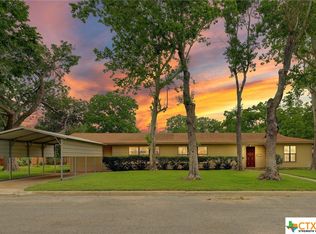 139 Club Dr, Luling, TX 78648