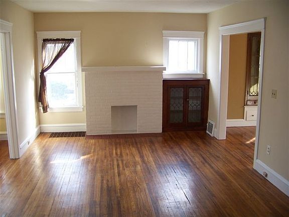 3rd image of 196 Fournier St