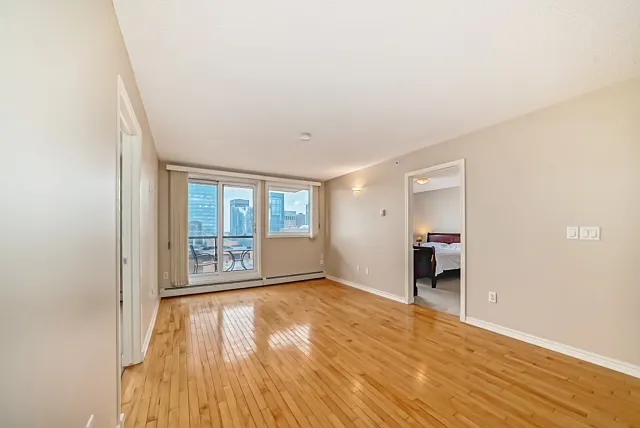10303 105 Street - Downtown Condo — Photo 3