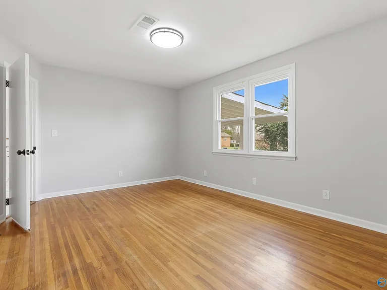 400 Harolds Dr NW — Photo 11