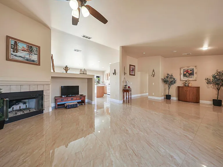 45930 Las Colinas — Photo 10