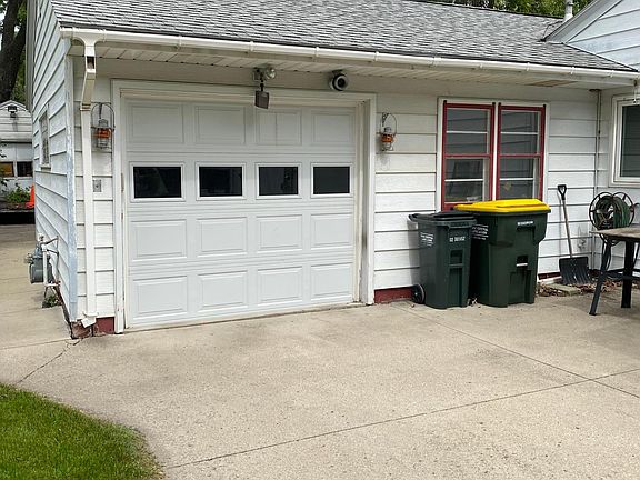 3rd image of 912 13th Ave SW