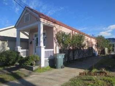 1025 Leonidas St, New Orleans, LA, 70118