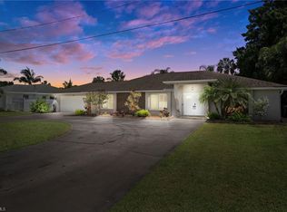 226 Fairway Cir, Naples, FL 34110