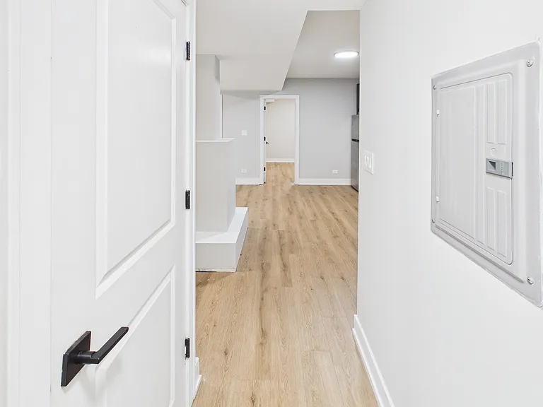 2401 S Homan Ave — Photo 2