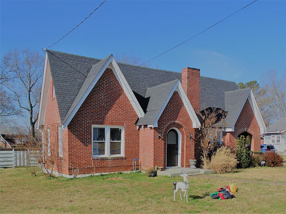 1st image of 610 Moody St