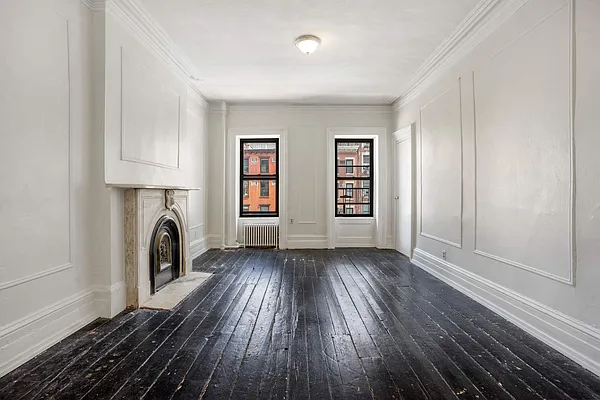 Rented by Moises Farhart, LREB | media 8