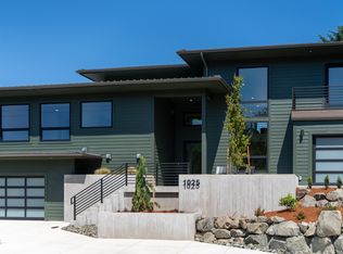 1025 NE 7th St, Newport, OR 97365