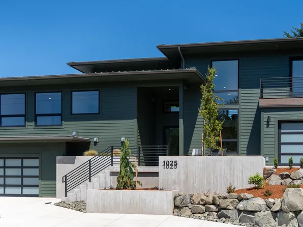 1025 NE 7th St, Newport, OR 97365