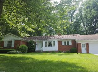 690 Blueberry Hill Dr, Canfield, OH 44406