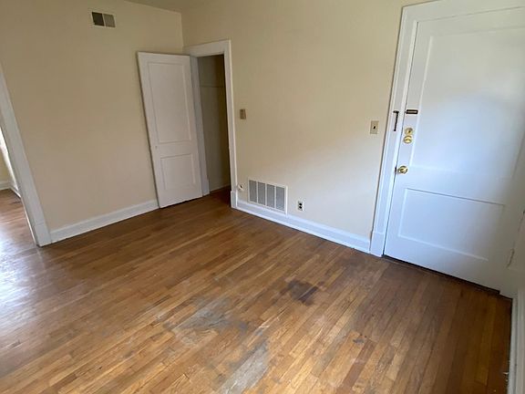 4th image of 2400 Woodbourne Ave APT 4A