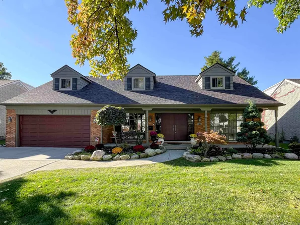 639 Perrien Pl, Grosse Pointe Woods, MI 48236