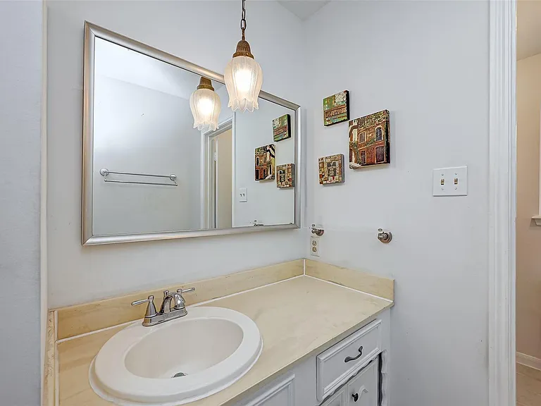 12823 Westhorpe Dr — Photo 9