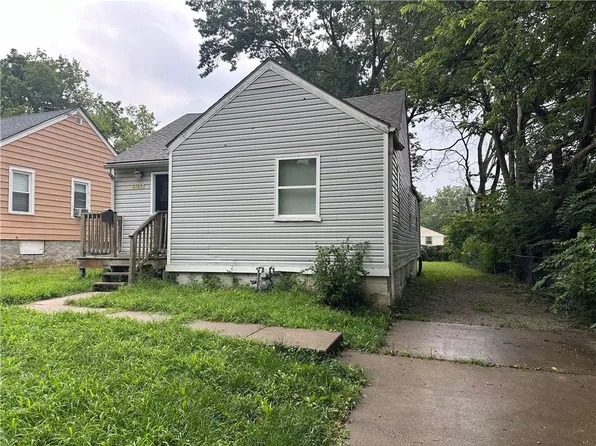 6841 Walrond Ave, Kansas City, MO 64132