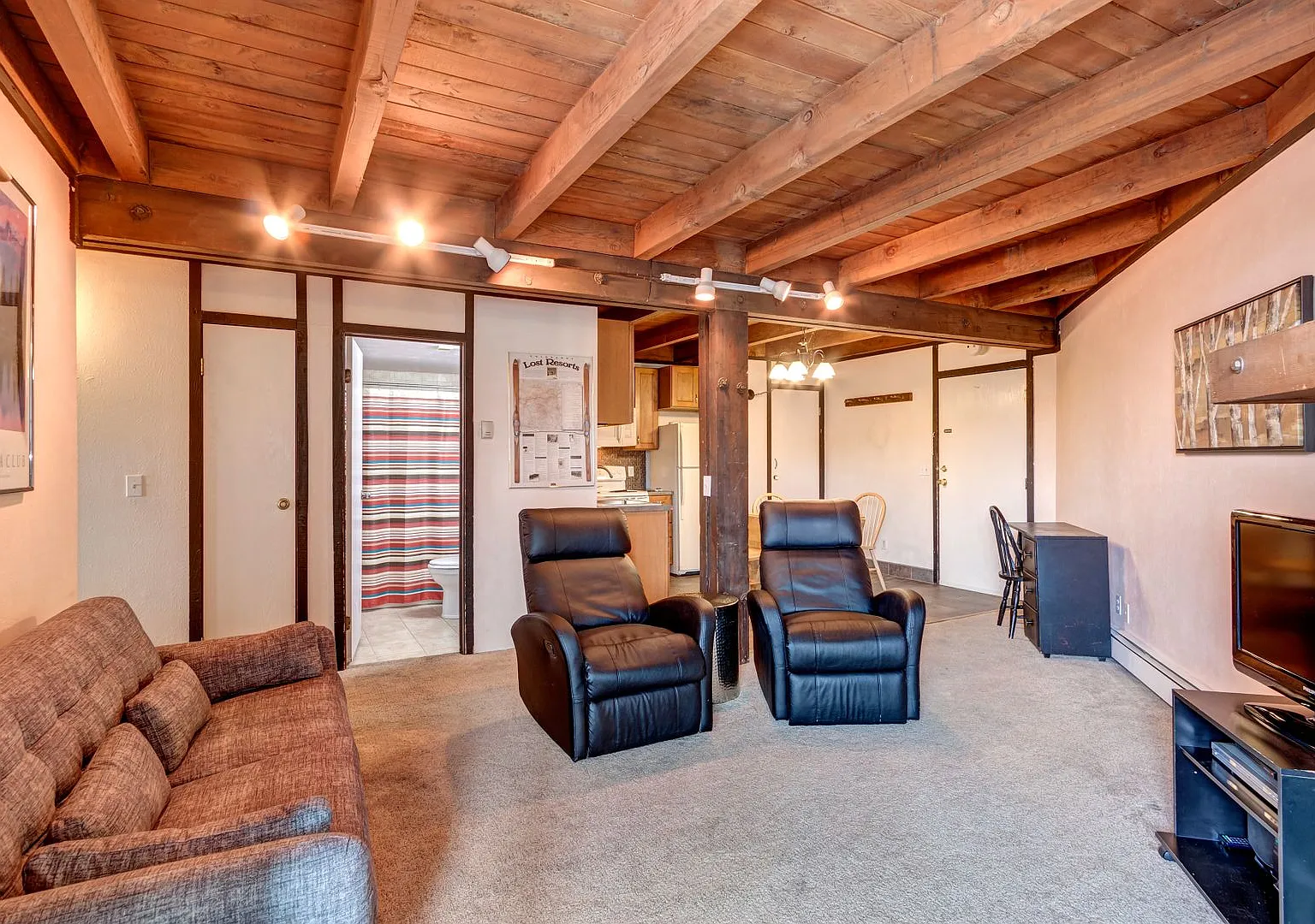Price Reduced!! Silverthorne 2BR at Treehouse! Year lease! Over $400 in Utilities included! — Photo 4