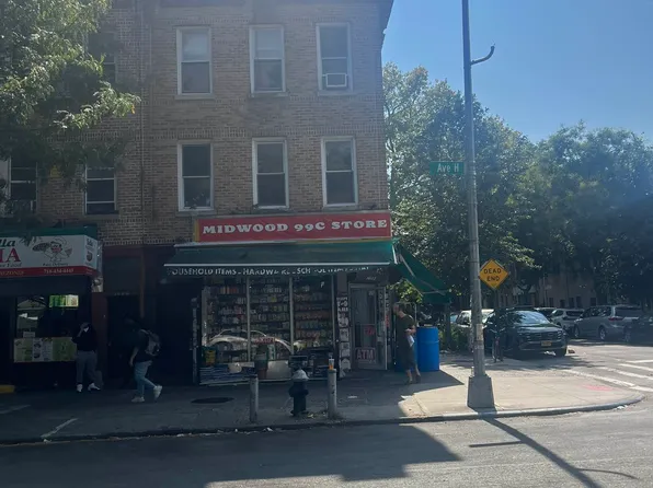 1602 Avenue H image 2 of 8