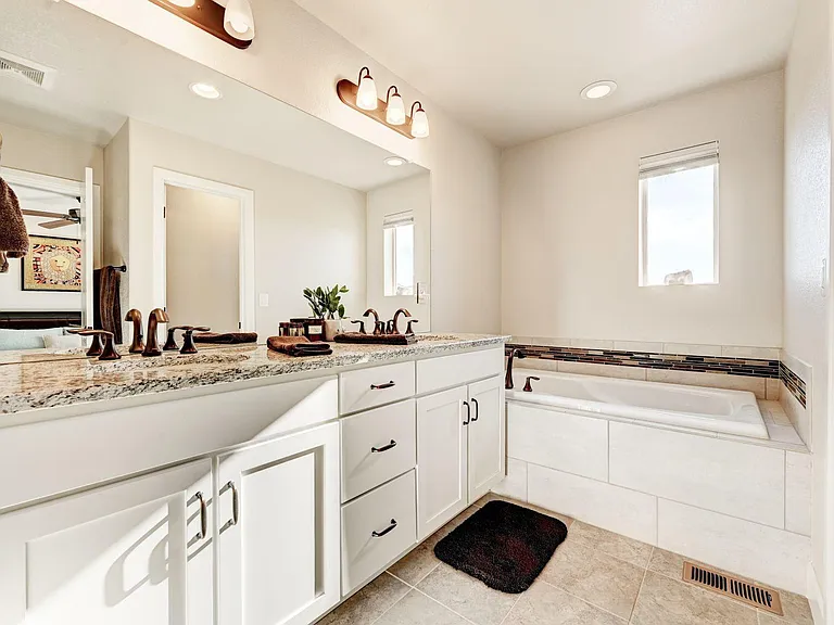 15515 W Washburn Ave — Photo 18