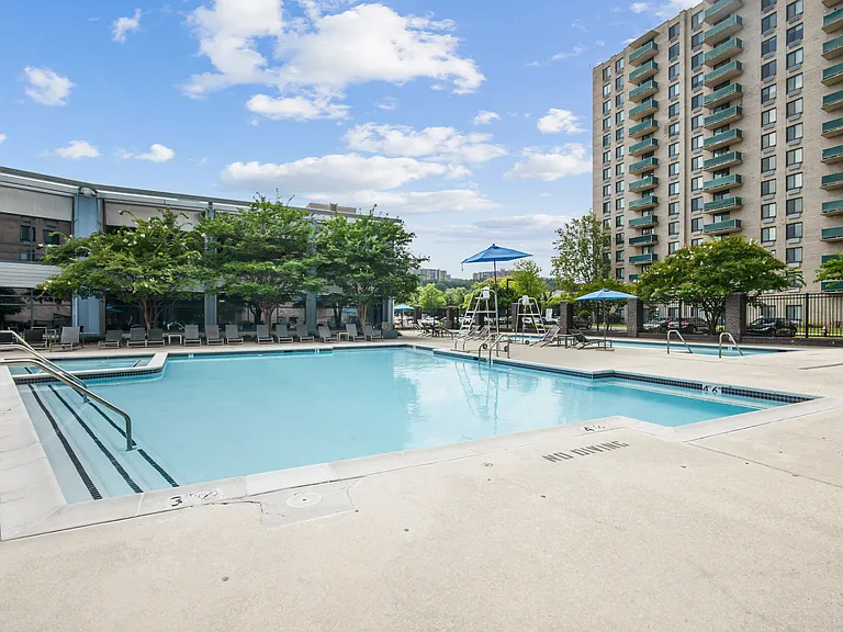 Riverside Apartments — Photo 29