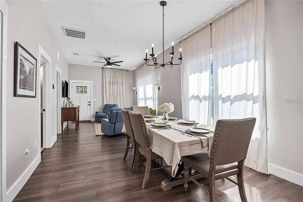3 bed, 2.0 bath, 1169 sqft, $2,250 — Photo 4