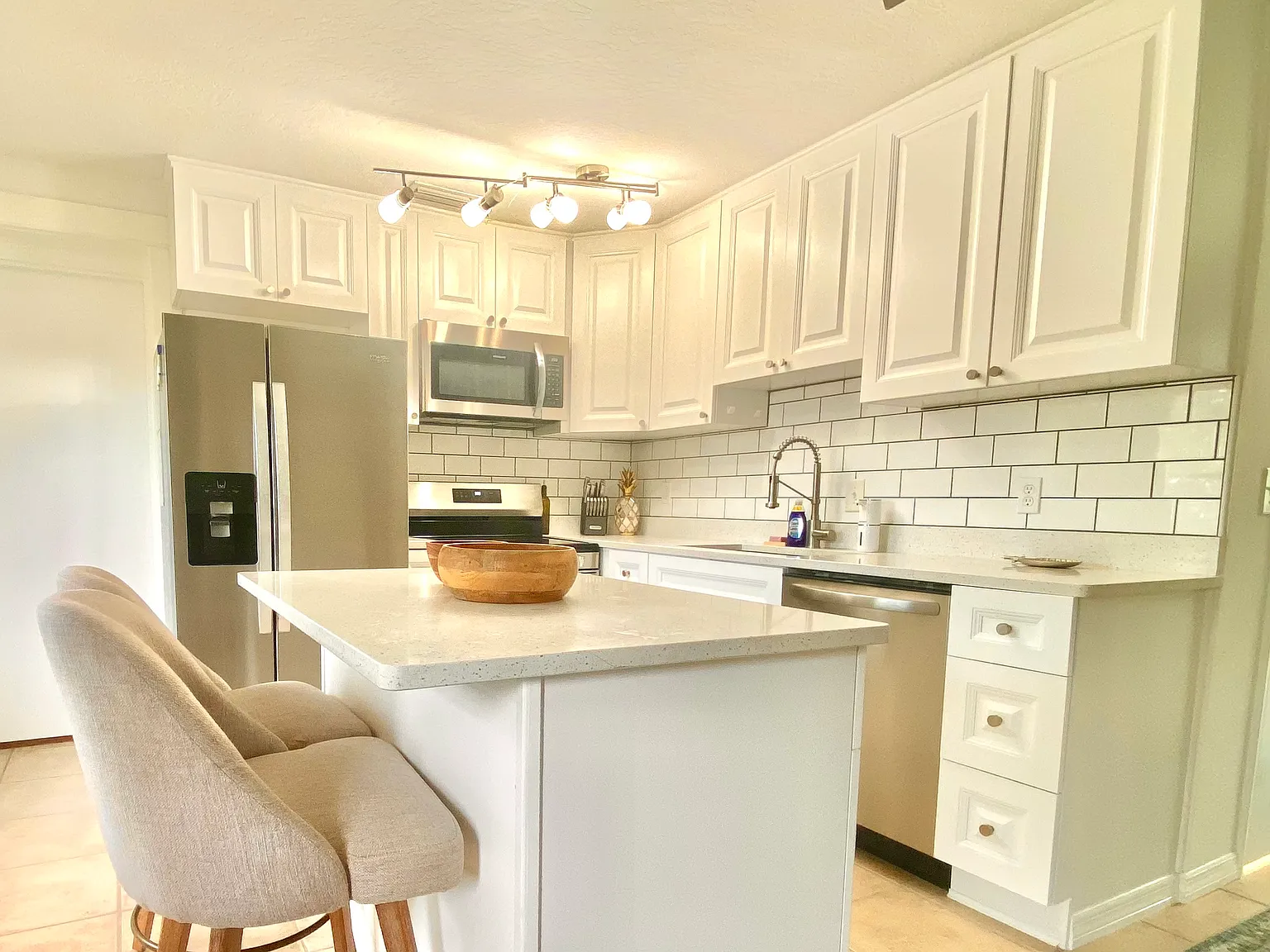 2 bed, 820 sqft, $1,900 — Photo 3