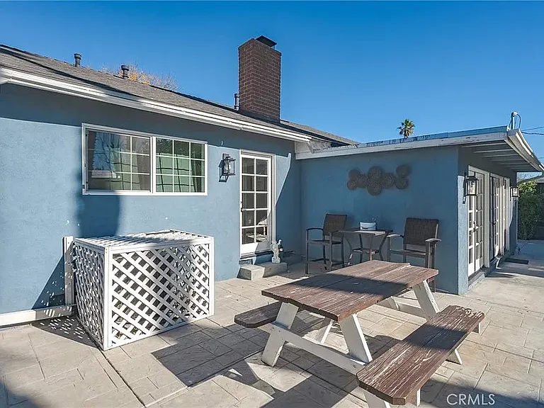 20852 Kittridge St — Photo 13
