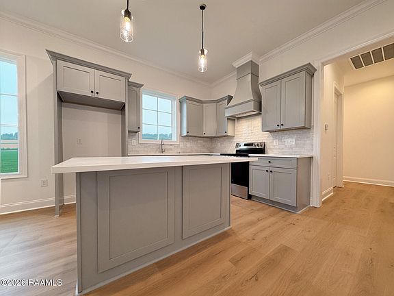 3rd image of 302 Cypress Ridge Dr