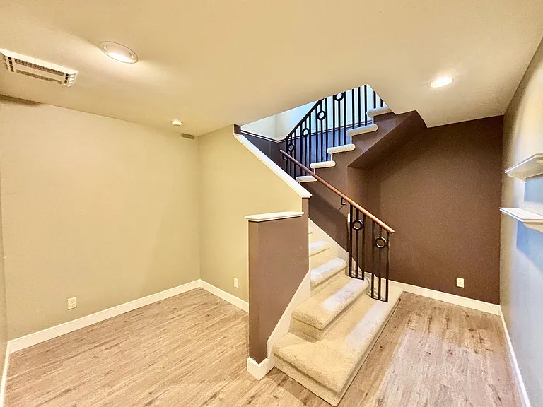 16558 SE 58th Pl — Photo 28