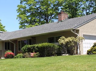 96 Meadow Woods Rd, Great Neck, NY 11020