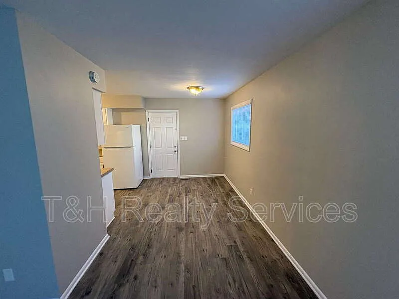 3 bed, 1.0 bath, 1025 sqft, $1,325 — Photo 4