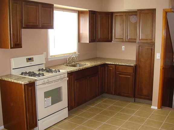 New Kitchen Cabinets / Tile Fllor