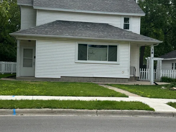 38 1/2 S Elm St #2, Manteno, IL 60950