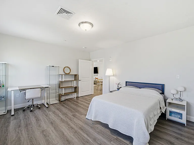 320 Middlesex Ave #D208 — Photo 19