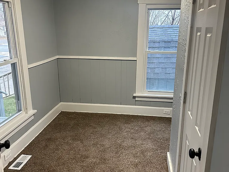 111 Arlington Ave NW — Photo 5