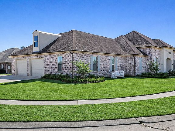 3rd image of 406 Country Cottage Blvd