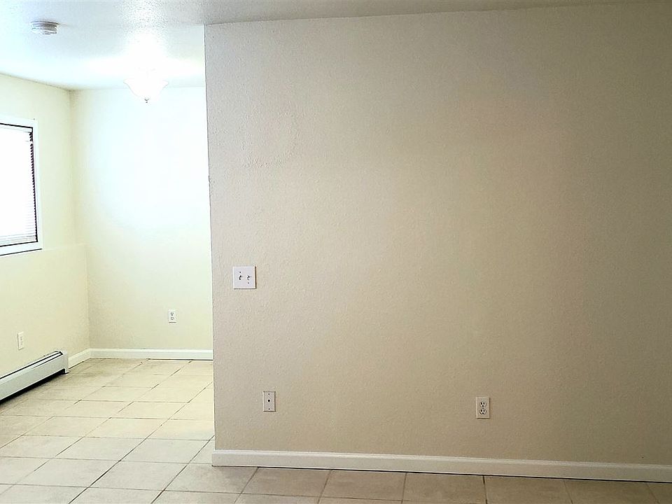 Living Room Dining Area, Lots of natural light!