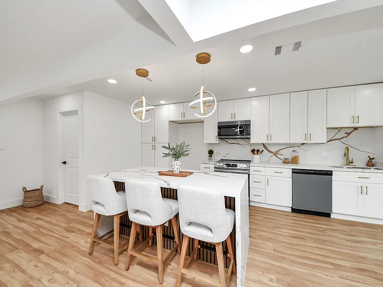 6249 Locke Ln — Photo 24