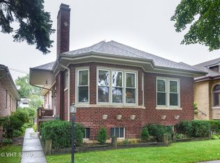 2454 W Farwell Ave, Chicago, IL 60645