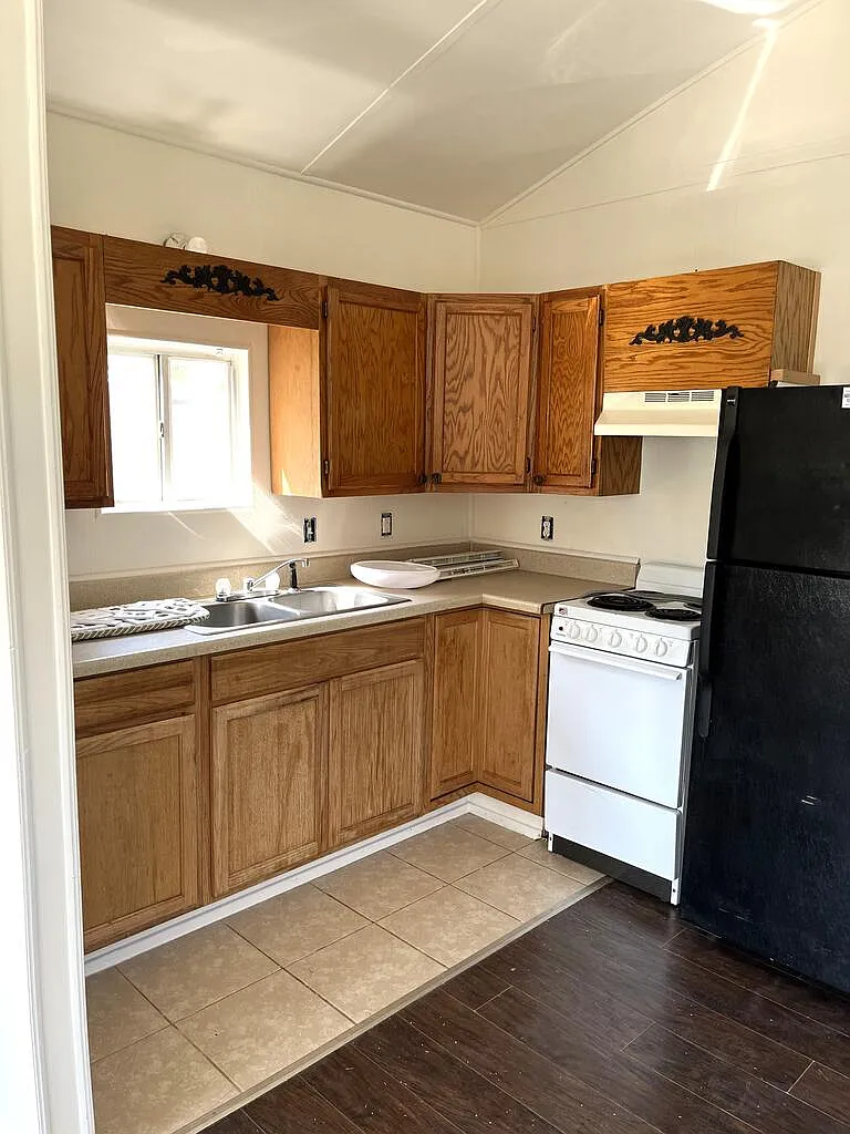 1 bed, 1.0 bath, 700 sqft, $825 — Photo 2