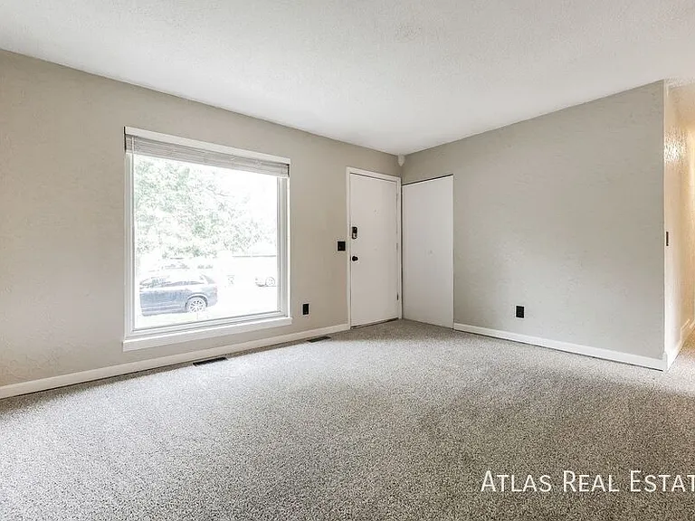 2252 S Memphis St — Photo 4