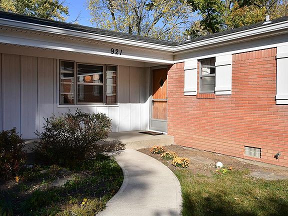 2nd image of 921 Chapel Hill East Dr