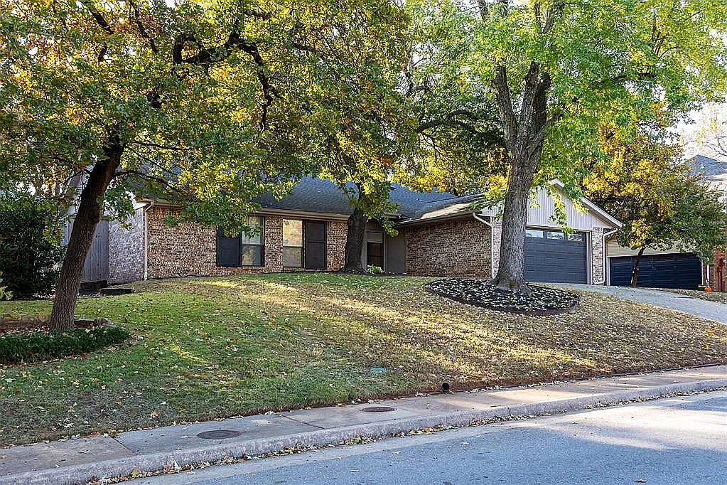 4 bed, 2372 sqft, $2,000 — Photo 2