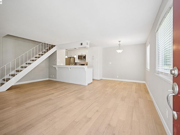 2nd image of 2122 Arroyo Ct APT 2