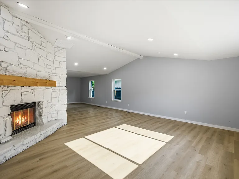 1906 N Eucalyptus Ct — Photo 5