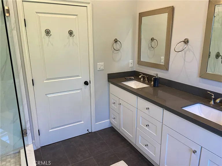 4470 Stansbury Ave — Photo 60