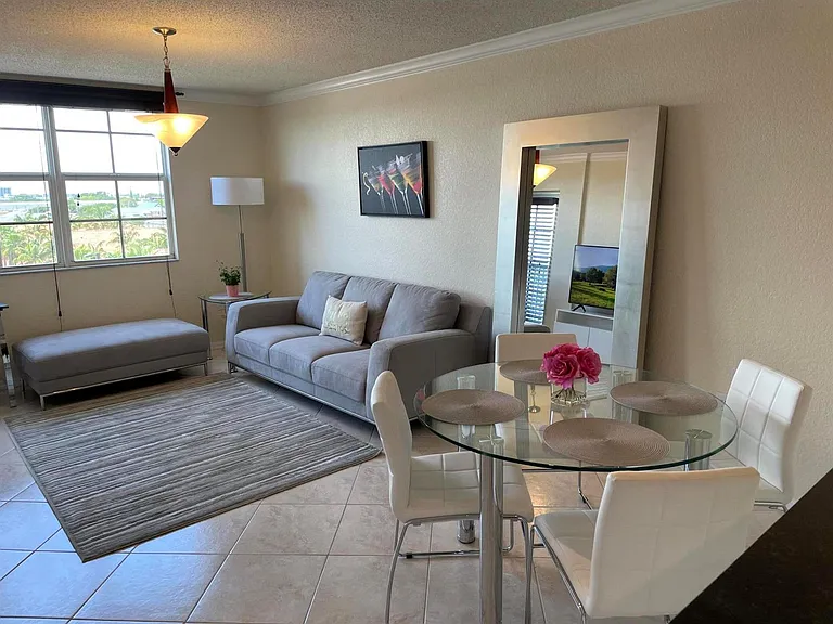 1801 N Flagler Dr #818 — Photo 4