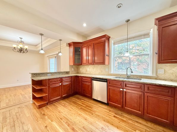 27 Ferris Ave APT 4