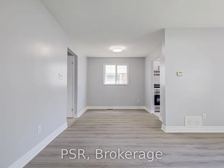 166 Adele Cres — Photo 15