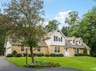 6N382 Ferson Woods Dr, St Charles, IL 60175