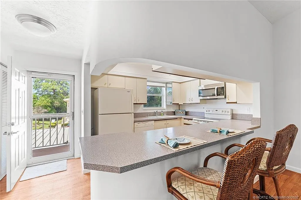 2 bed, 2.0 bath, 1236 sqft, $1,900 — Photo 1