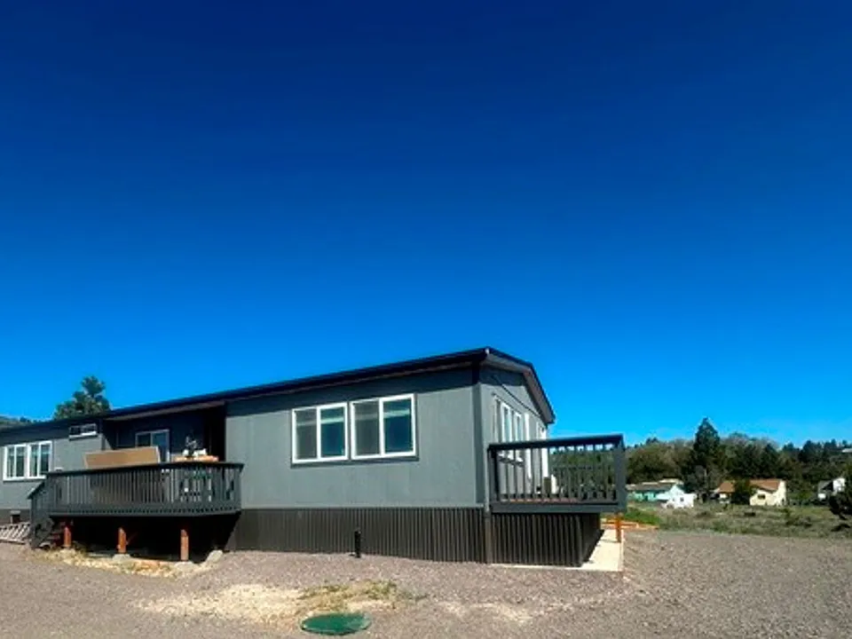 1616 Frontage Rd